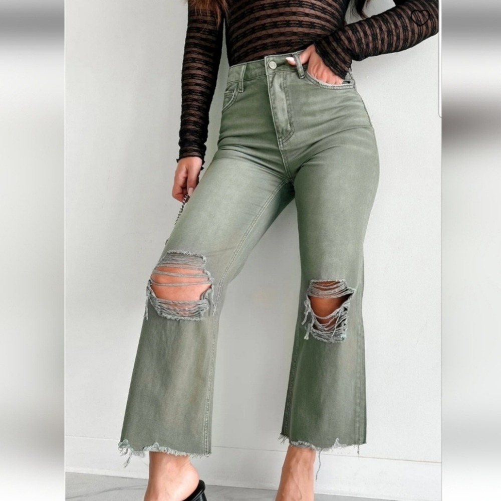 Vervet NWT Leslie Army Green 90s Vintage Crop Flare Ripped Jeans Sz 31